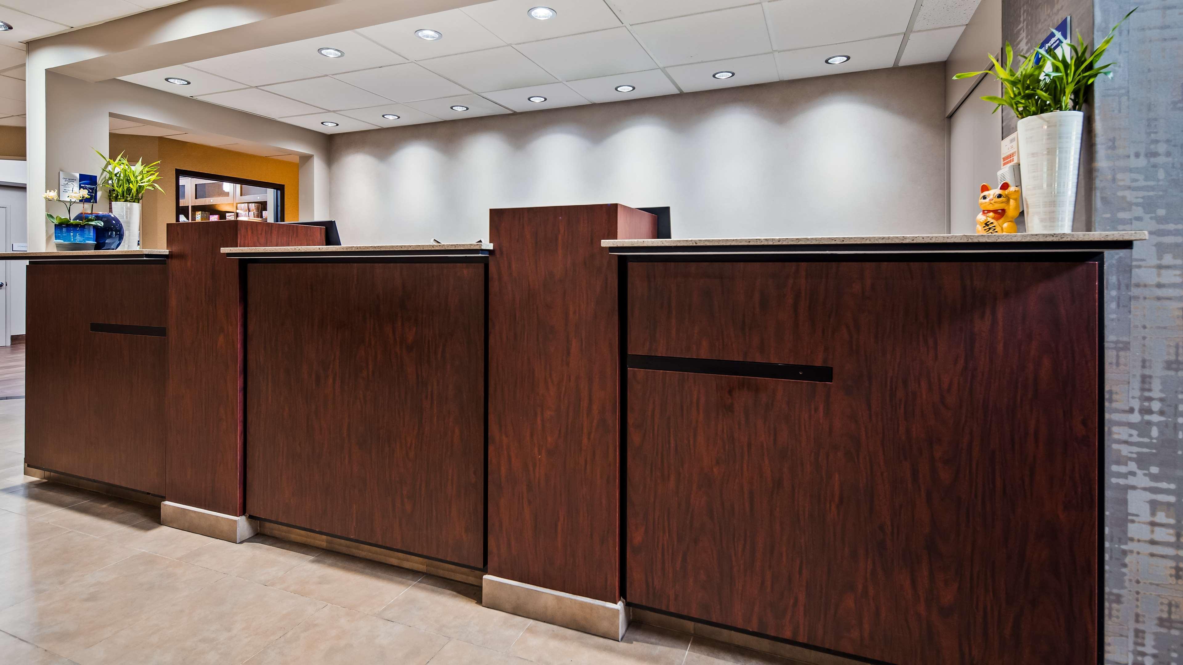 Best Western Plus Executive Hotel & Suites Sulphur Exterior photo
