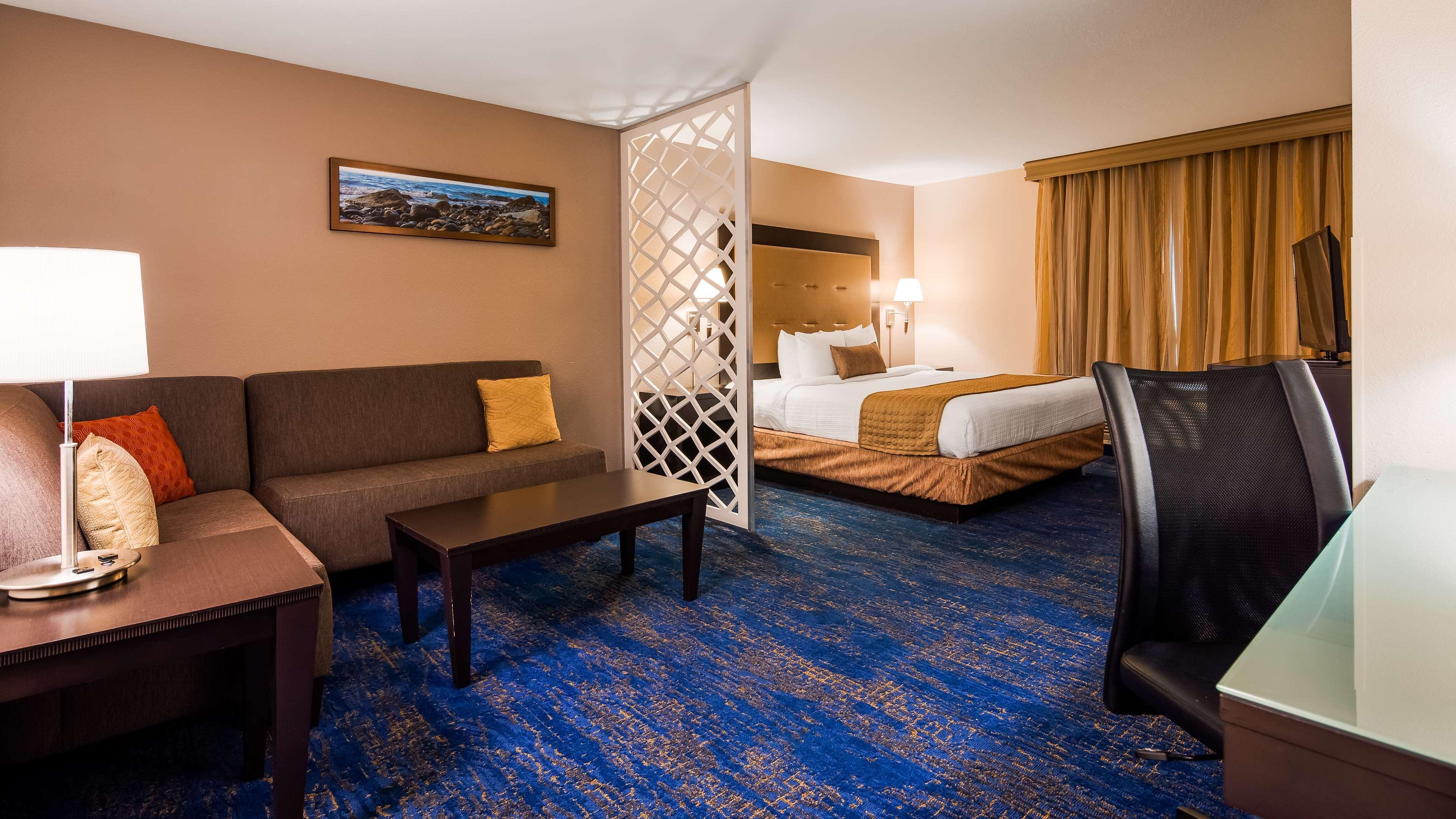 Best Western Plus Executive Hotel & Suites Sulphur Exterior photo