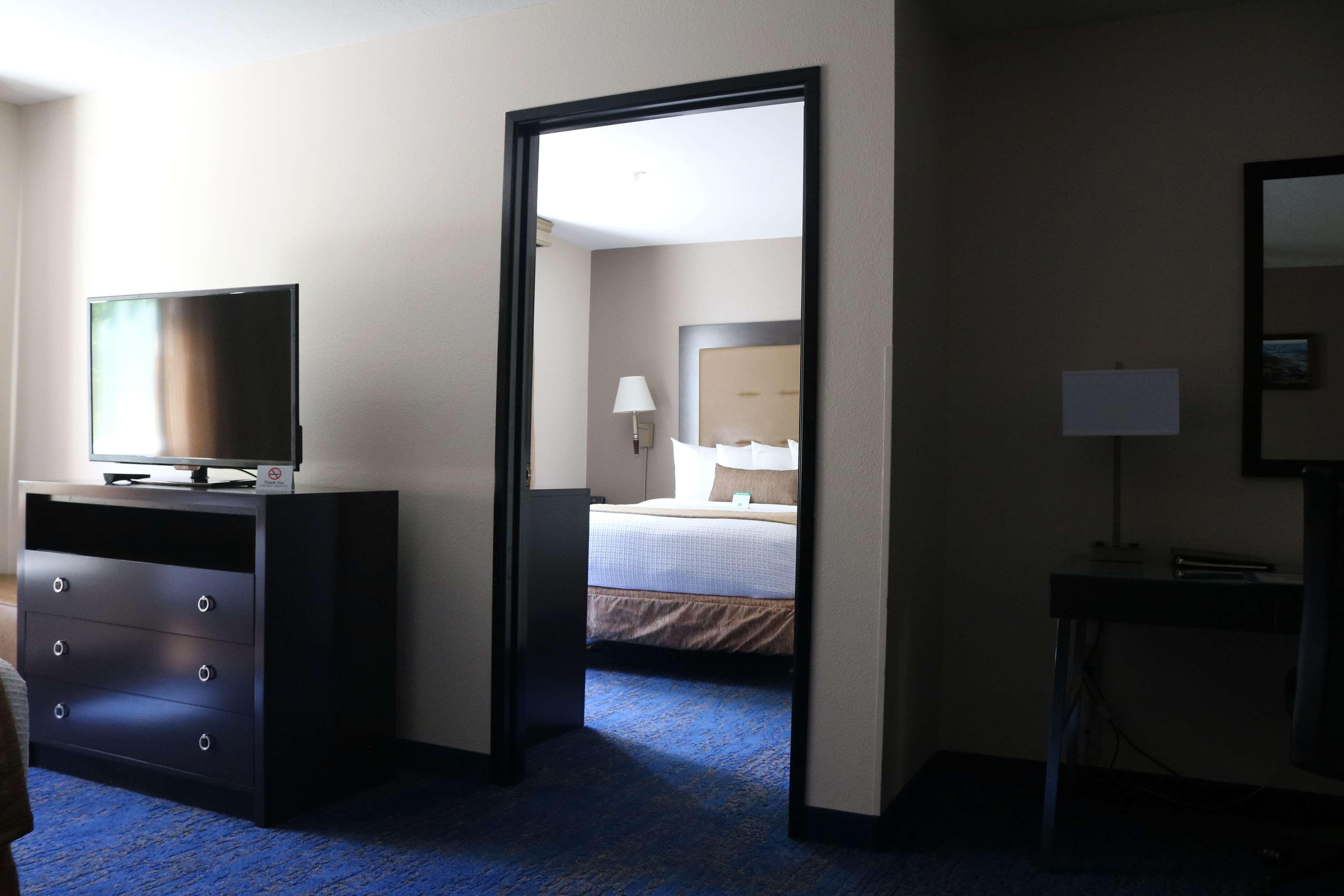 Best Western Plus Executive Hotel & Suites Sulphur Exterior photo