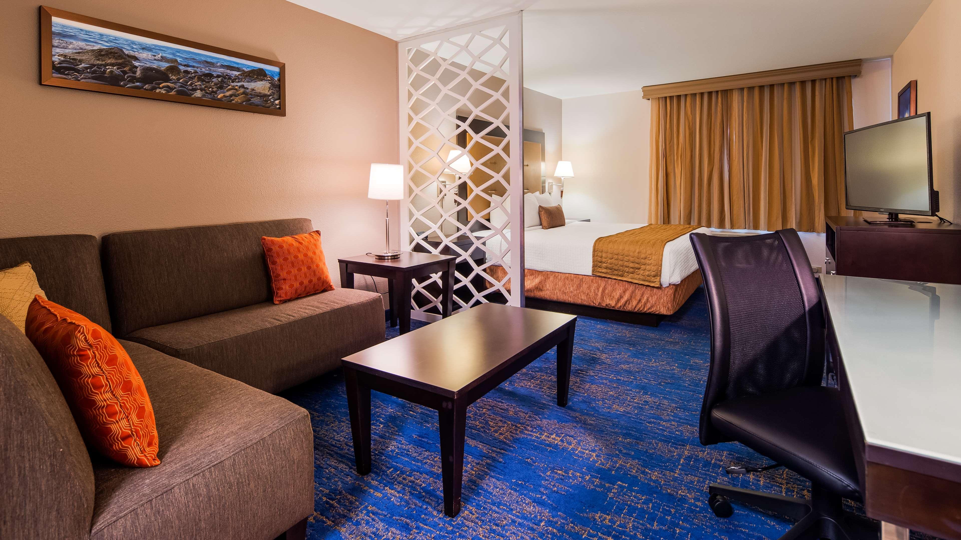 Best Western Plus Executive Hotel & Suites Sulphur Exterior photo