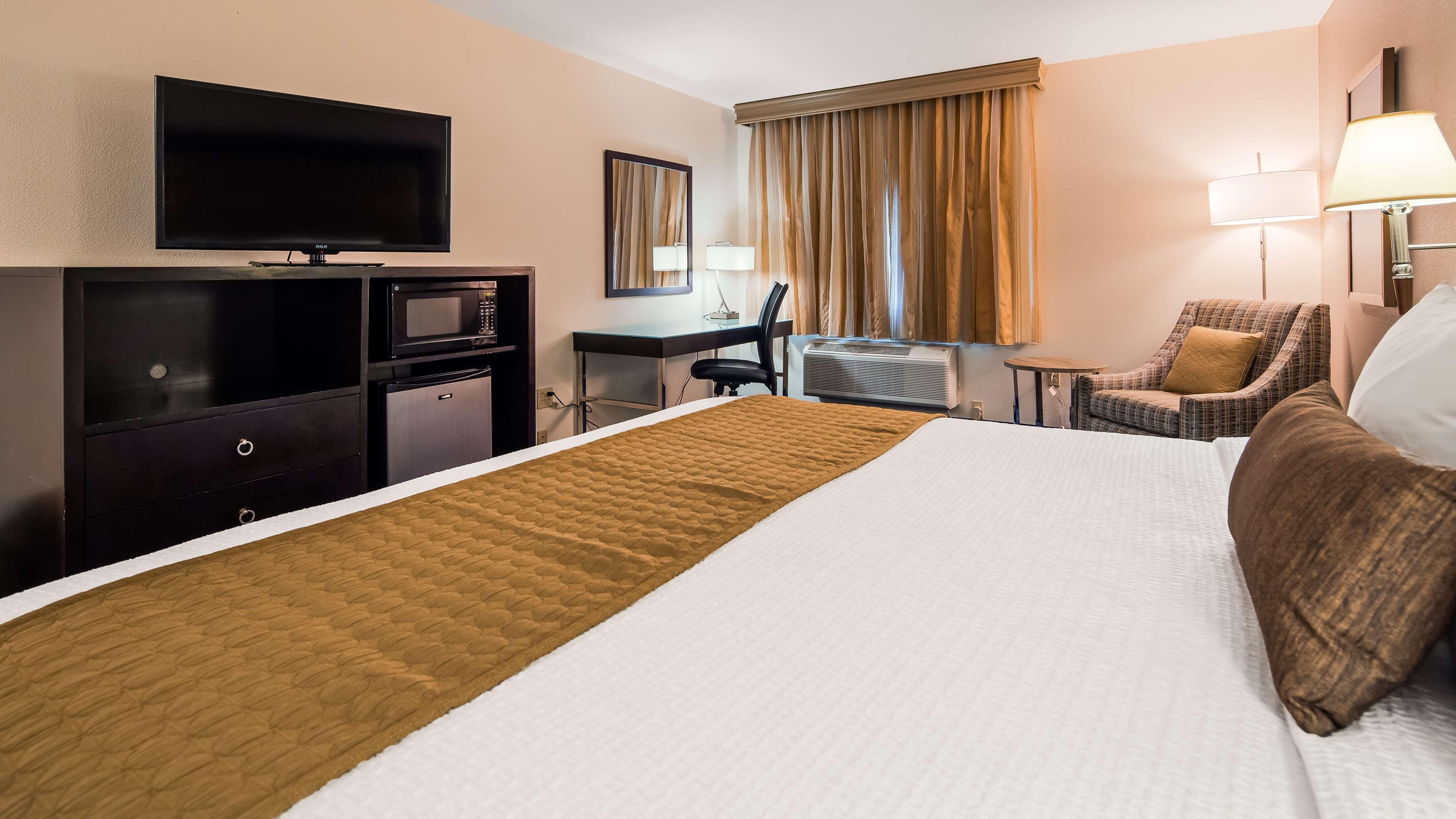 Best Western Plus Executive Hotel & Suites Sulphur Exterior photo