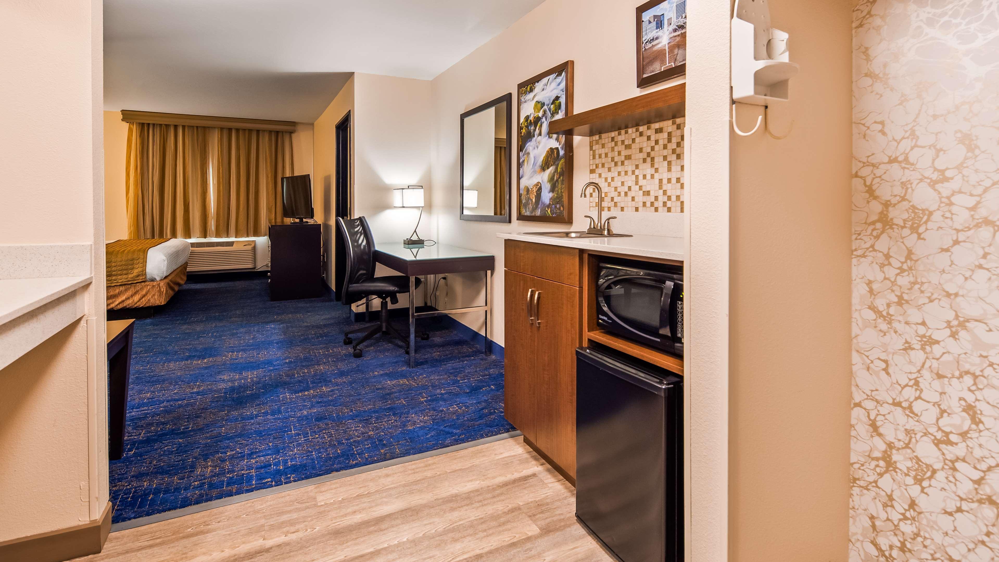 Best Western Plus Executive Hotel & Suites Sulphur Exterior photo