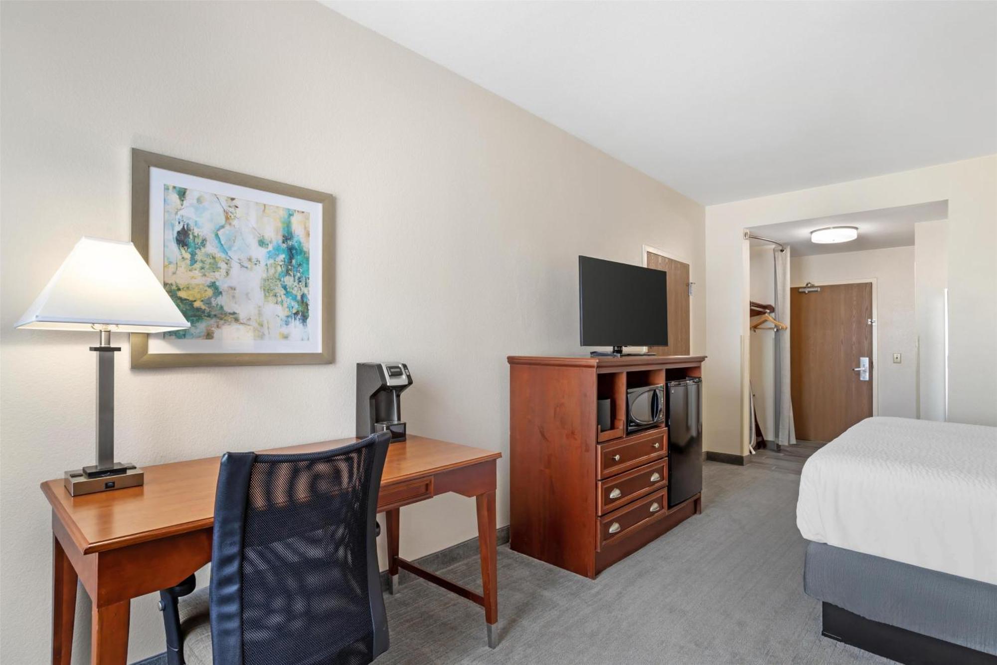 Best Western Plus Executive Hotel & Suites Sulphur Exterior photo